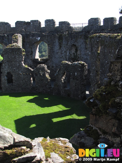 SX09279 Restomel Castle courtyard shadows
